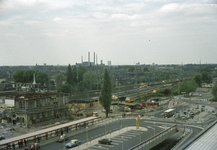 803680 Overzicht vanaf het Radboudkwartier van het kantoor- en winkelcentrum Hoog Catharijne van het Stationsplein en ...
